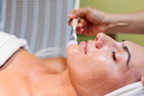 Chemical Peeling at Home vs Clinic , Bodycraft Clinic
