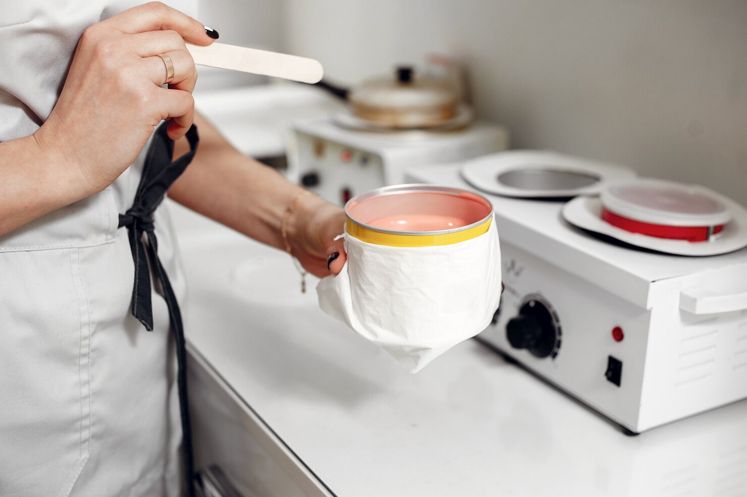 beautiful-young-girl-beauty-salon_1157-21112