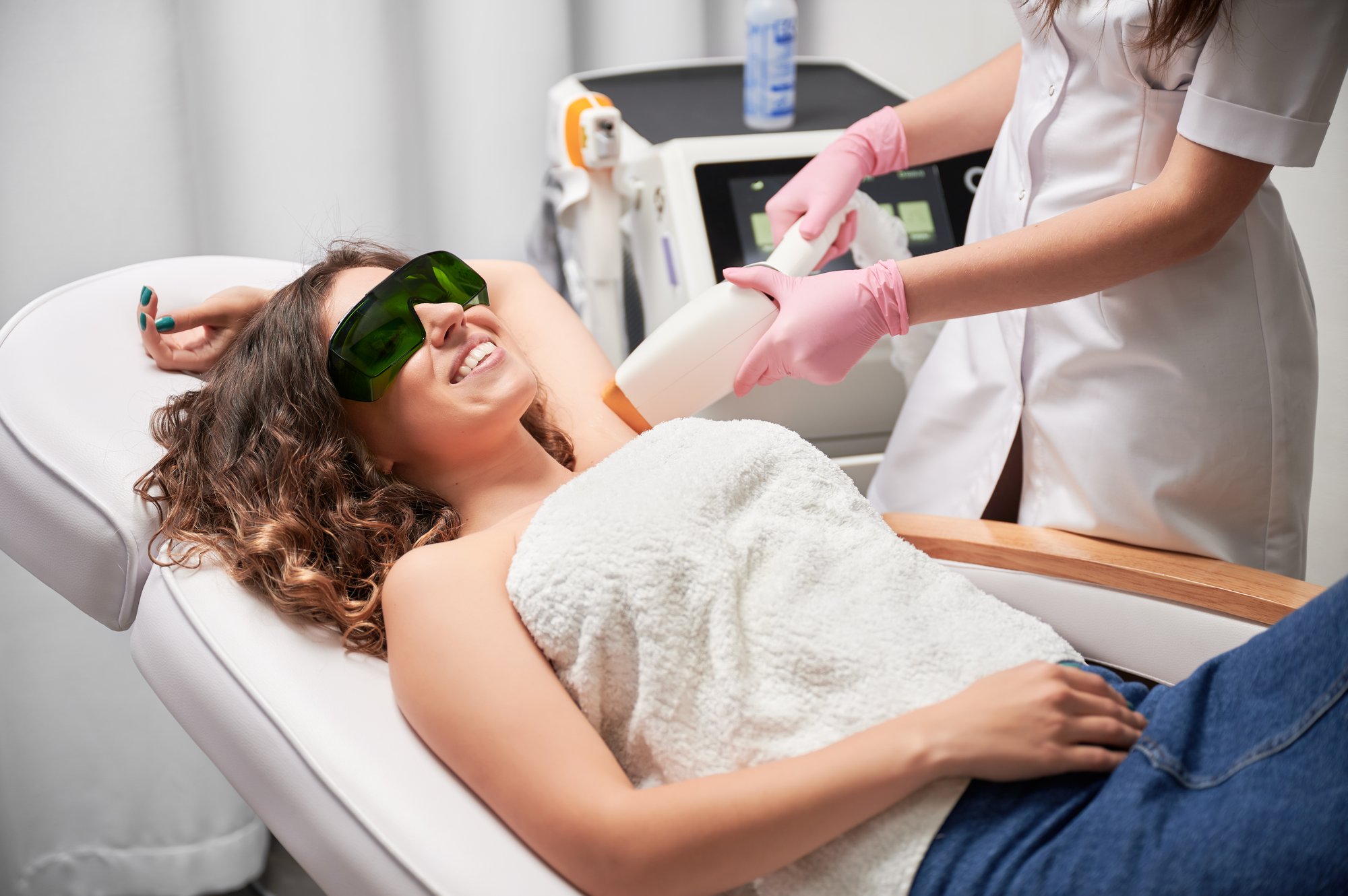 painless-laser-hair-removal-armpits-beauty-salon (1)