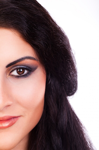 Smoked-Out Liner Bridesmaid Makeup Look