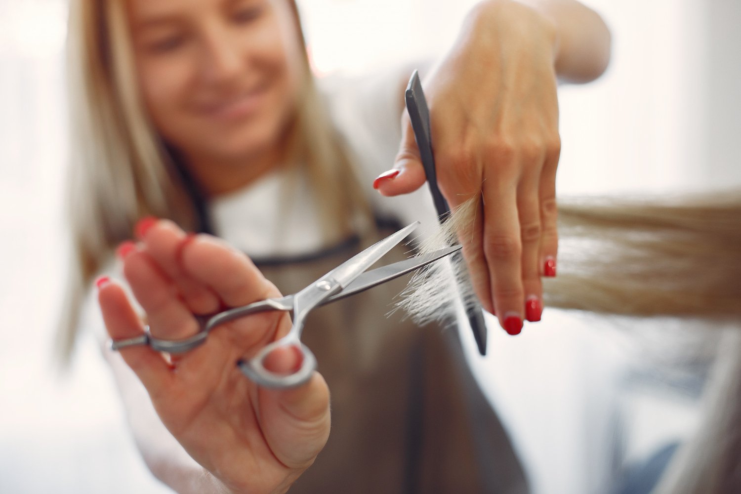 Step Cut Vs Layer Cut: Which Hairstyle Should You Choose?