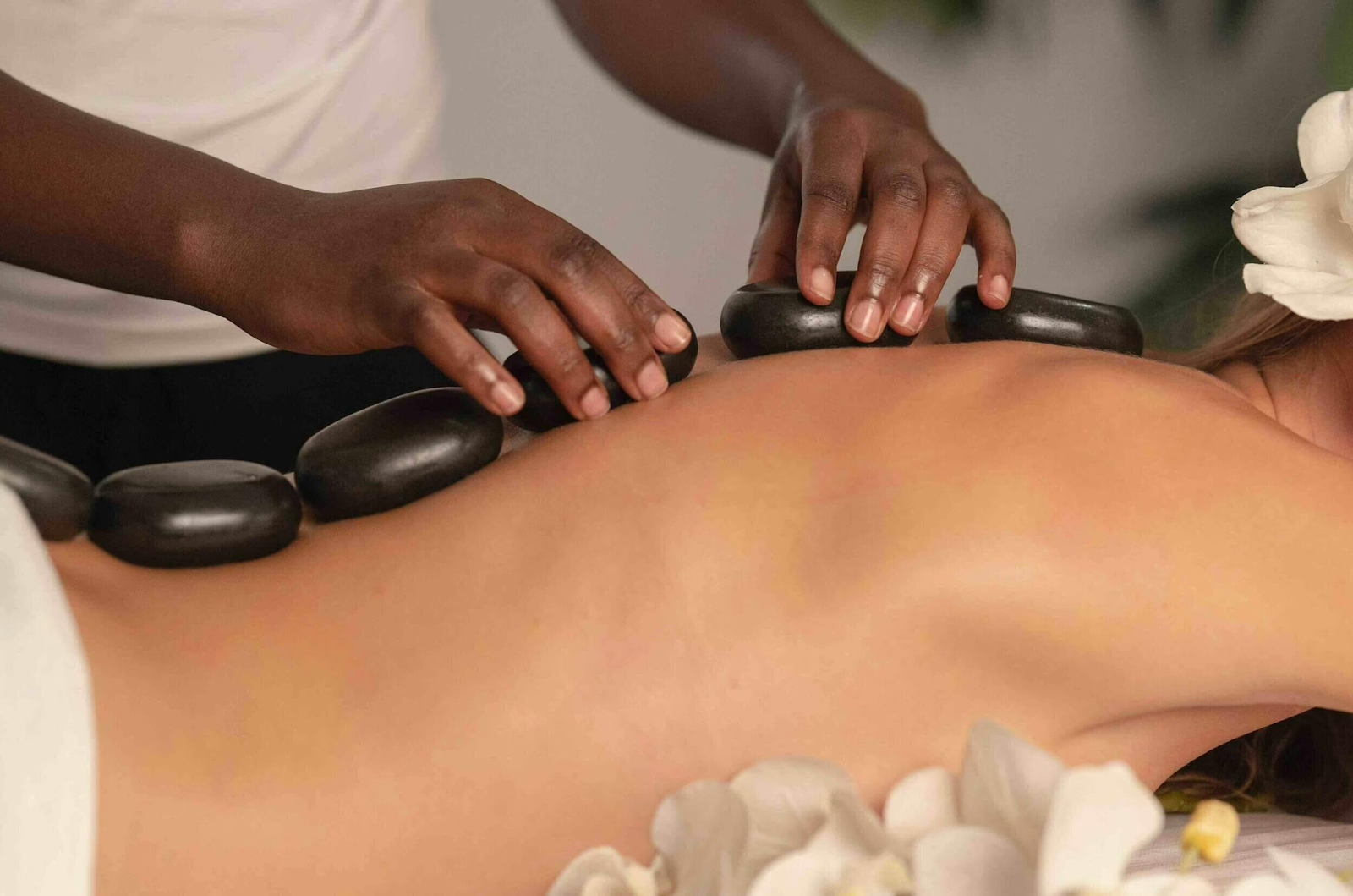 What​‍​‌‍​‍‌​‍​‌‍​‍‌ Are the Benefits of Hot Stone Massage? Simple, Friendly Guide