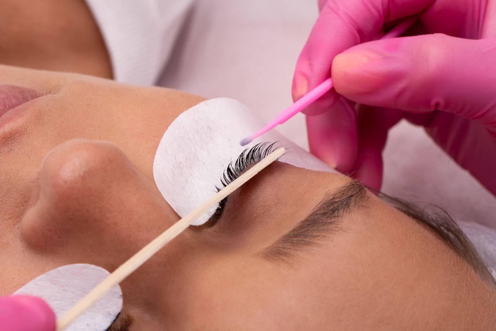 Eyelash Extensions: A Beginner’s Guide