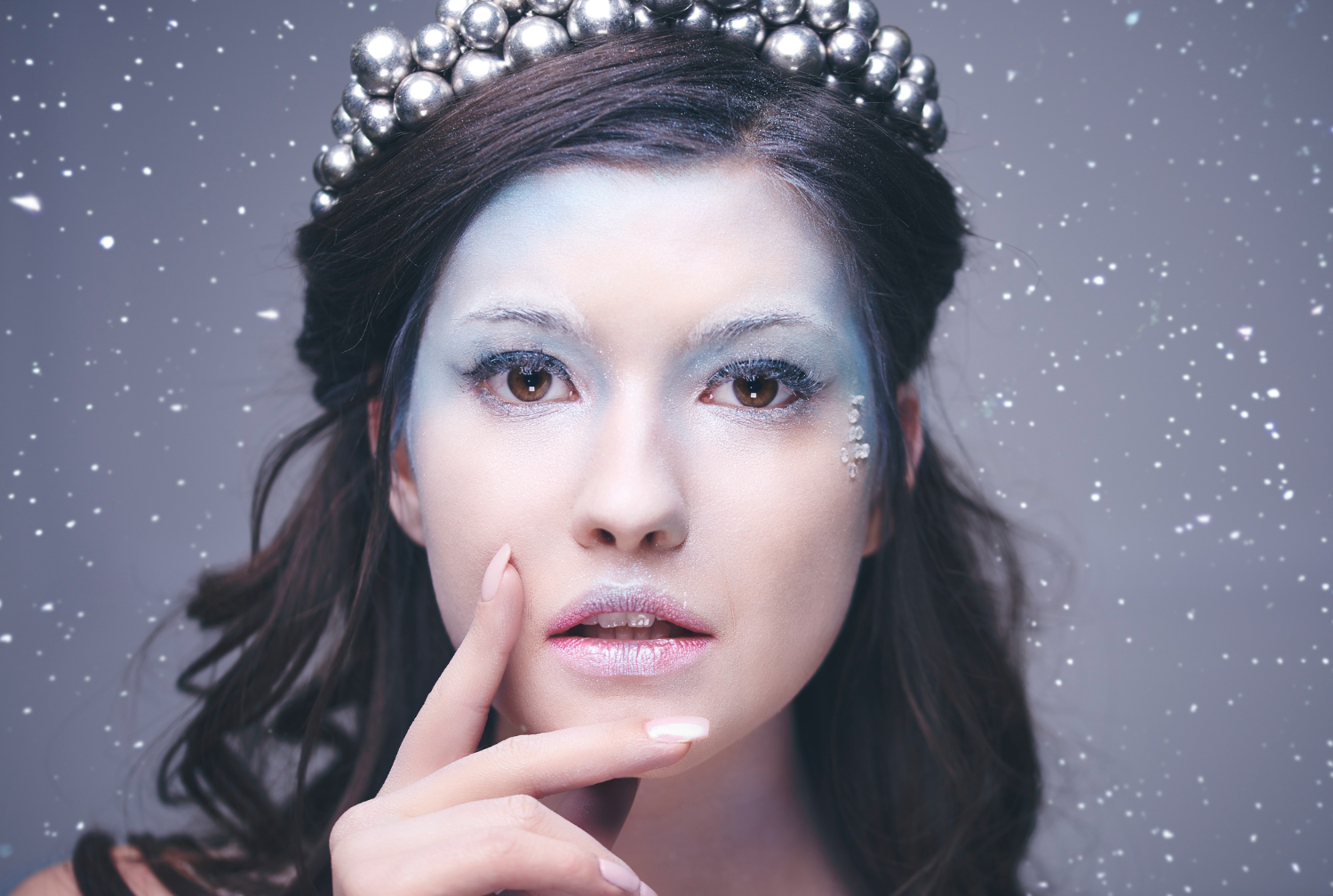 Ice Queen Makeup Look for Haloween