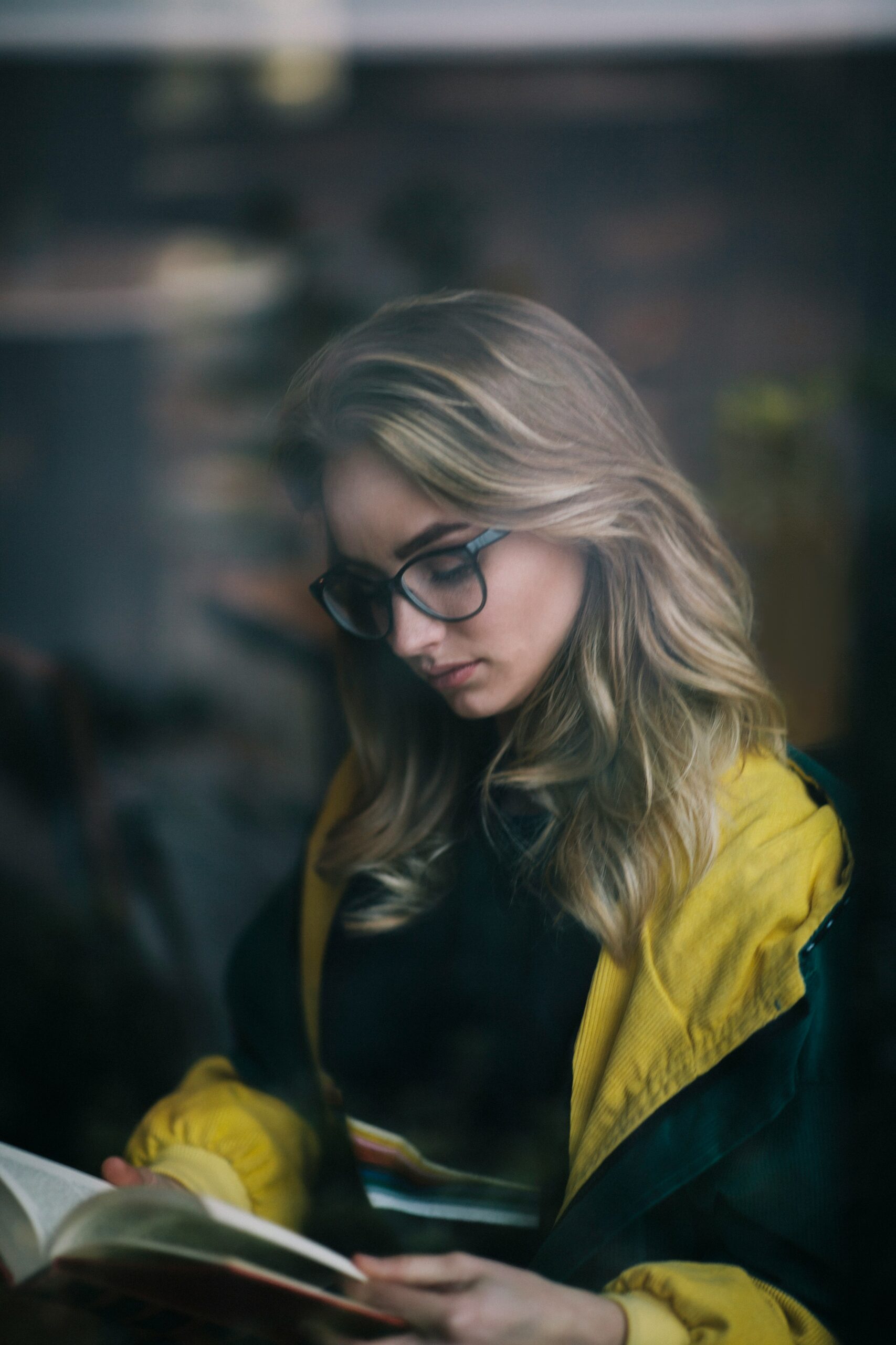 Smooth, layered, voluminous hair style